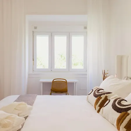4d- Wake Up In Lisbon, Where History Meets Everyday Local Life 리스본