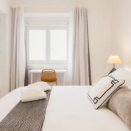Vendégház 4d- Wake Up In Lisbon, Where History Meets Everyday Local Life