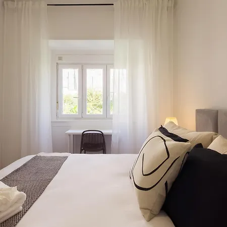 Vendégház 4d- Wake Up In Lisbon, Where History Meets Everyday Local Life