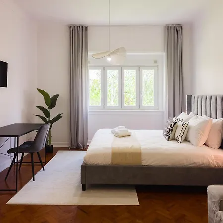 4d- Wake Up In Lisbon, Where History Meets Everyday Local Life